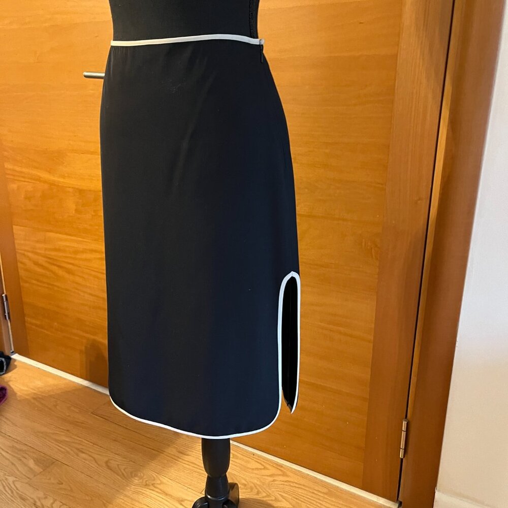 Banana Republic Midi Round Hemline Vented Pencil Skirt, NWT Size 4 (runs big)